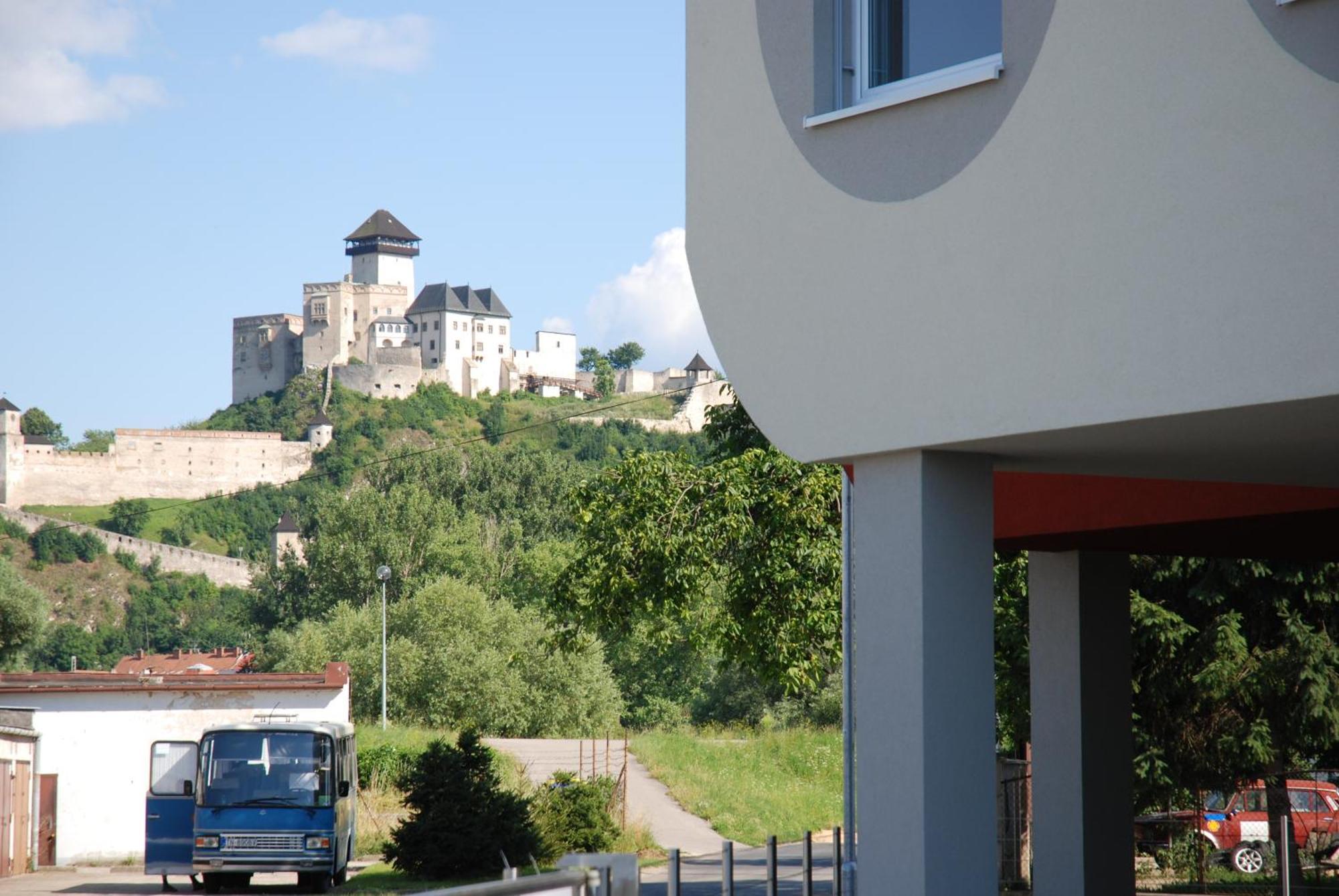 Penzion Royal Тренчин Екстер'єр фото